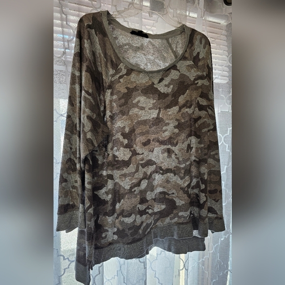 Jane and Delancey Tops - Jane + Delancey 1X Camouflage Print Sweater